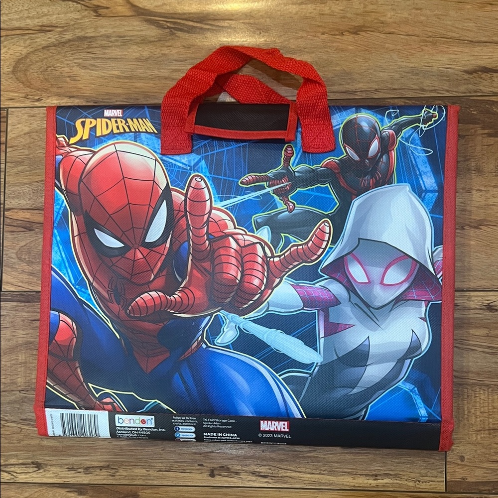 Spiderman item that acts as a binder and a pencil pouch in 1. Perfect for school
